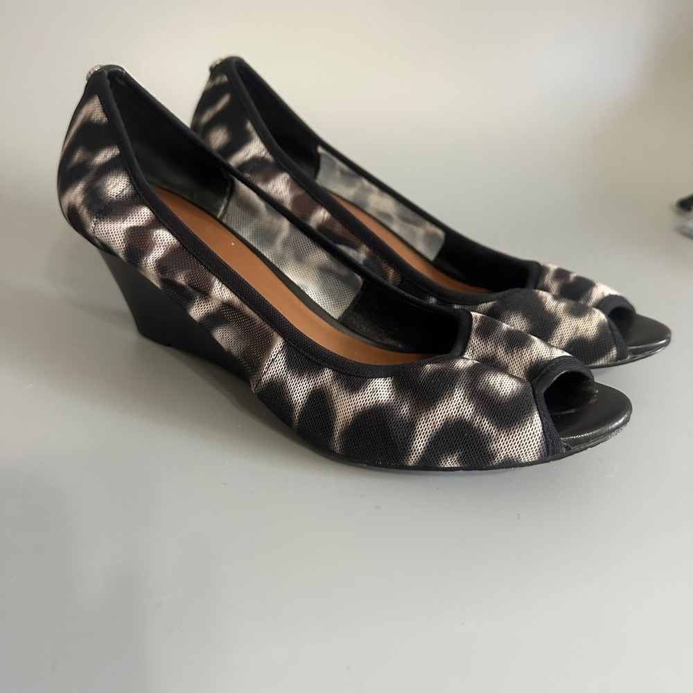 Donald J Pliner Leopard Print Mesh Peep Toe Wedge Pumps Black White Size 8.5M